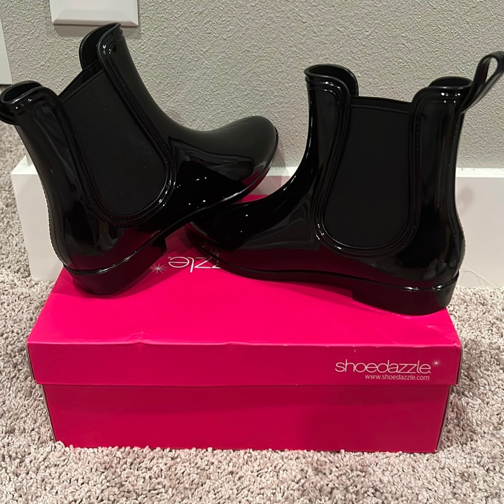 Shoedazzle rain boots